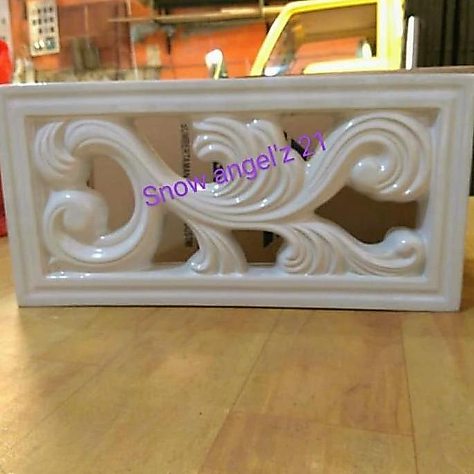 Sar- Roster Keramik Ukir 20 X 40Cm