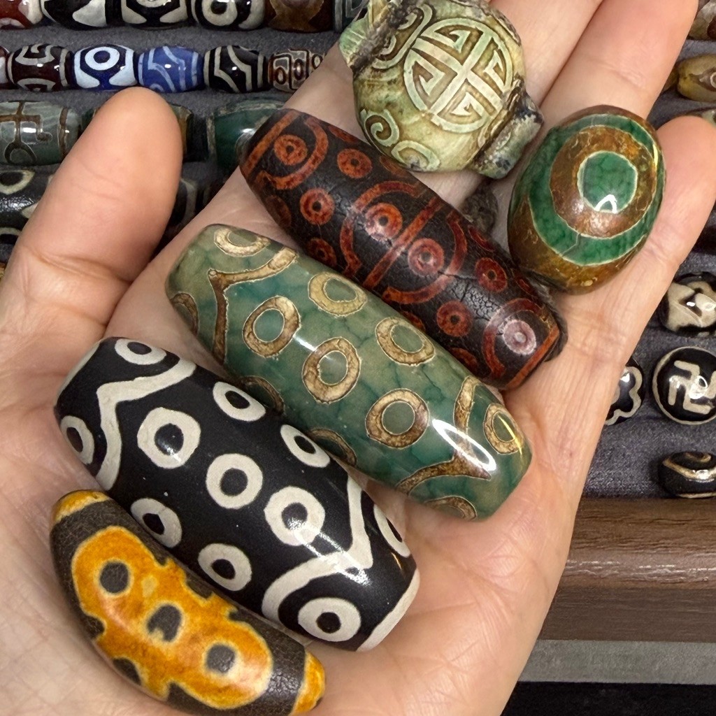 Unique Tibetan Dzi Bead, Natural Agate stone.