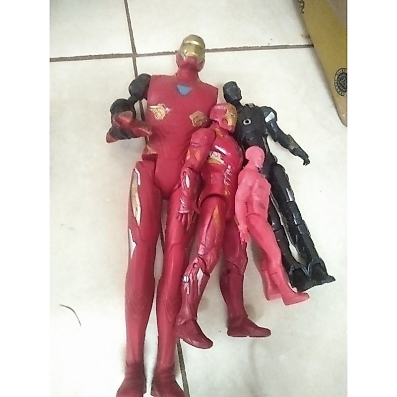 Action figure iron man