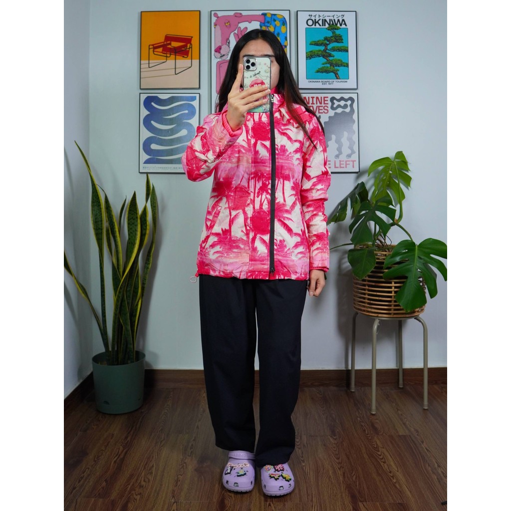 Jaket gunung wanita Superdry size L (seperti baru)anti air
100% original 310726R