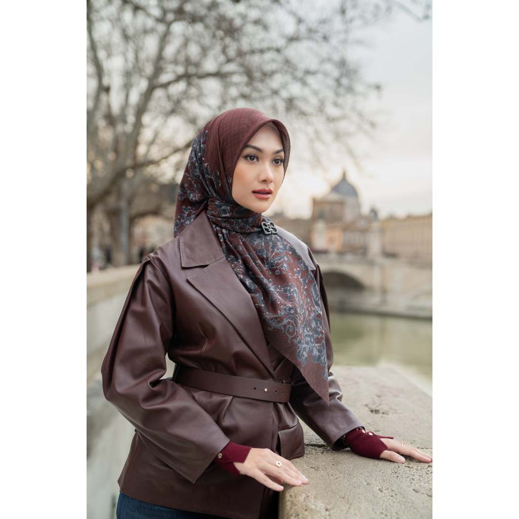 Buttonscarves Nada 3 Square - XL