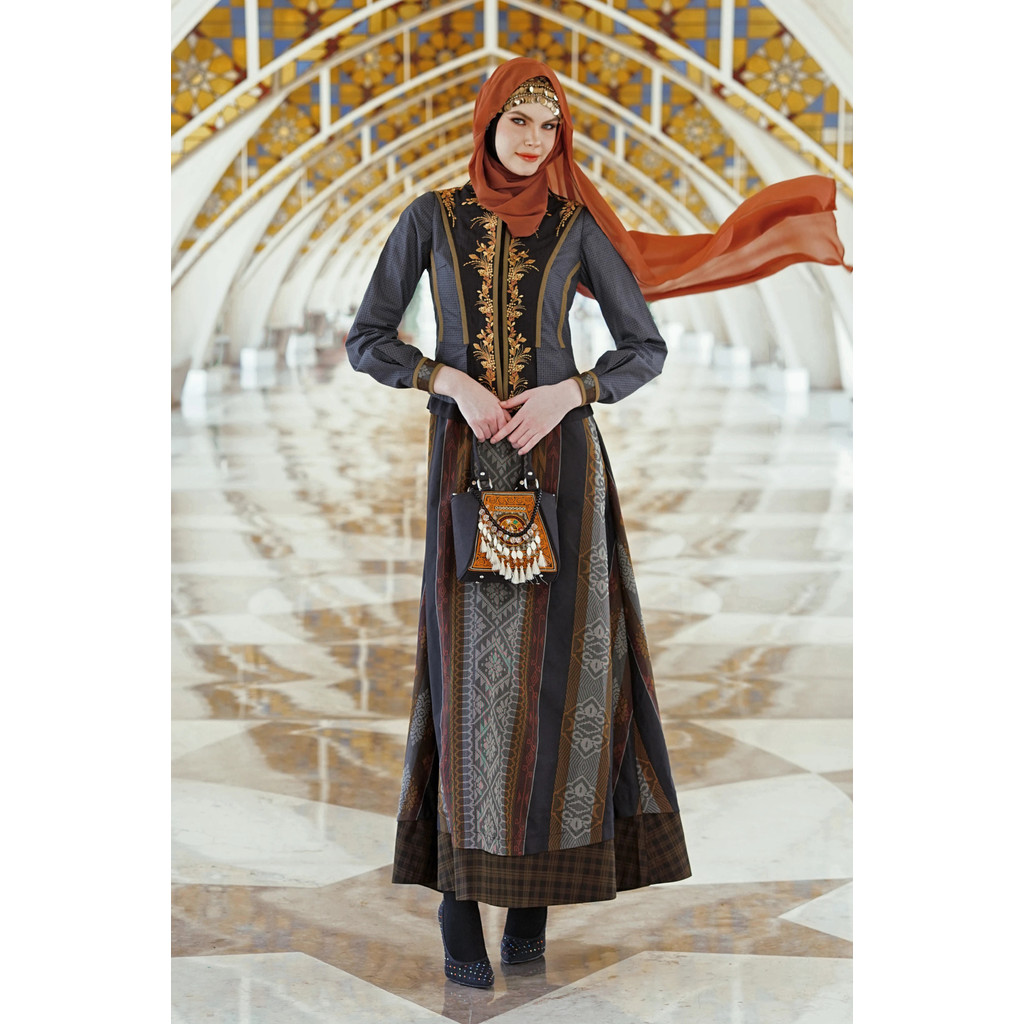 TUNEECA Gamis Hitam Mandana Afshari - T-1025001