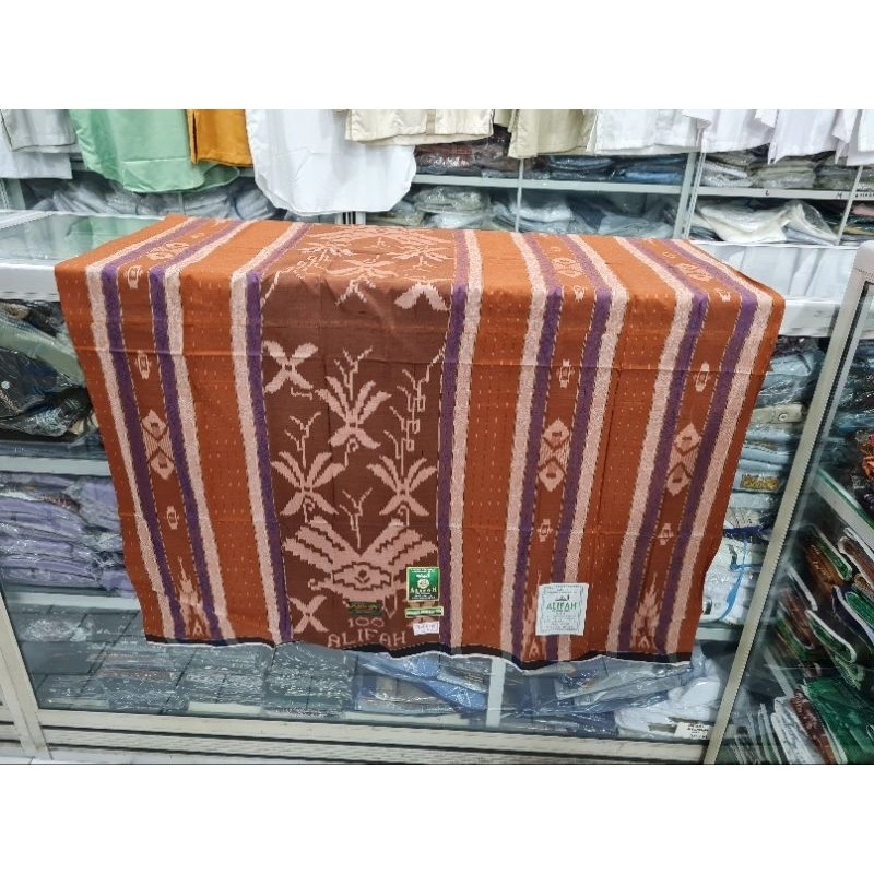 Sarung Tenun Alifah Mesres Motif Timbul Kembang