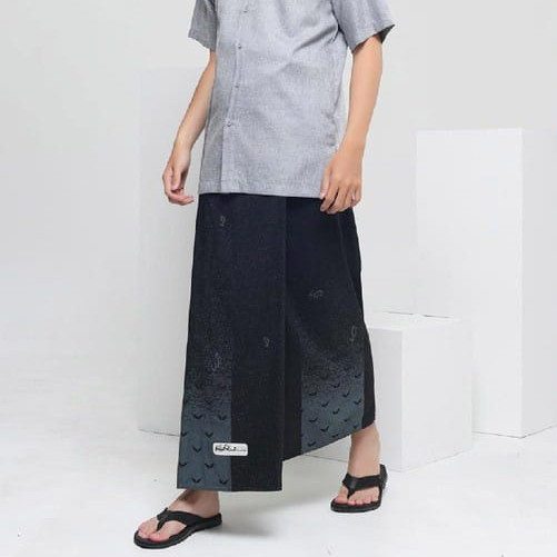 Sarung Rabbani Palestina Elfarra SU3 Hitam dan Abu Motif Palestine style