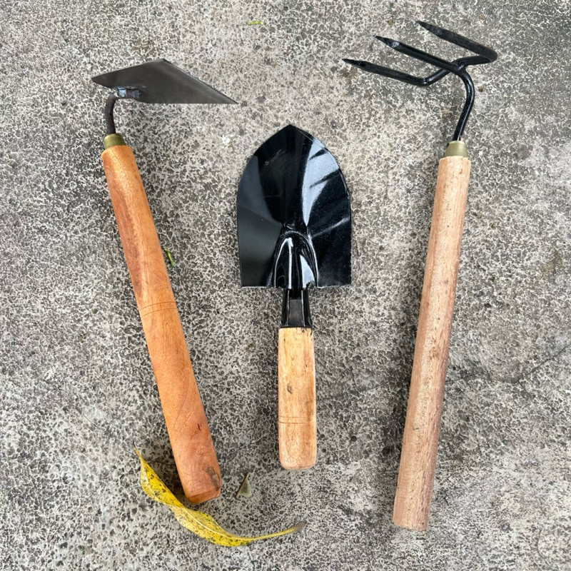 Paket Hemat isi 3 Pcs Alat Berkebun Cangkul dan Garuk Rumput Sekop Taman Praktis dan Mudah - Alat Pe