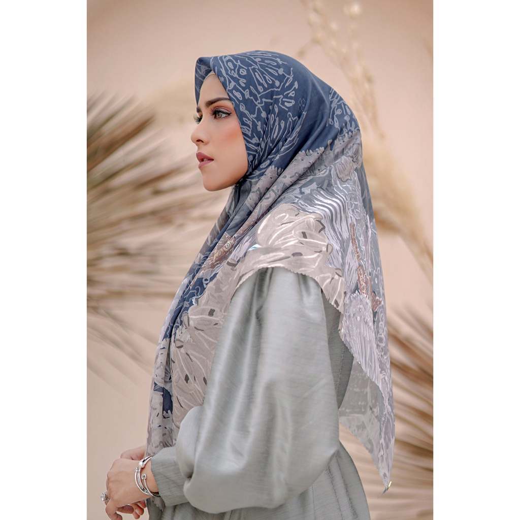 Buttonscarves The Farsha Voal Square XL - Navy