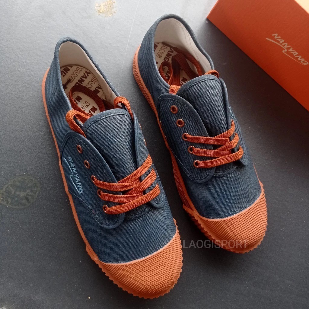 TAKRAW SEPATU NANYANG MOTIF COKLAT ABU ROKOKK