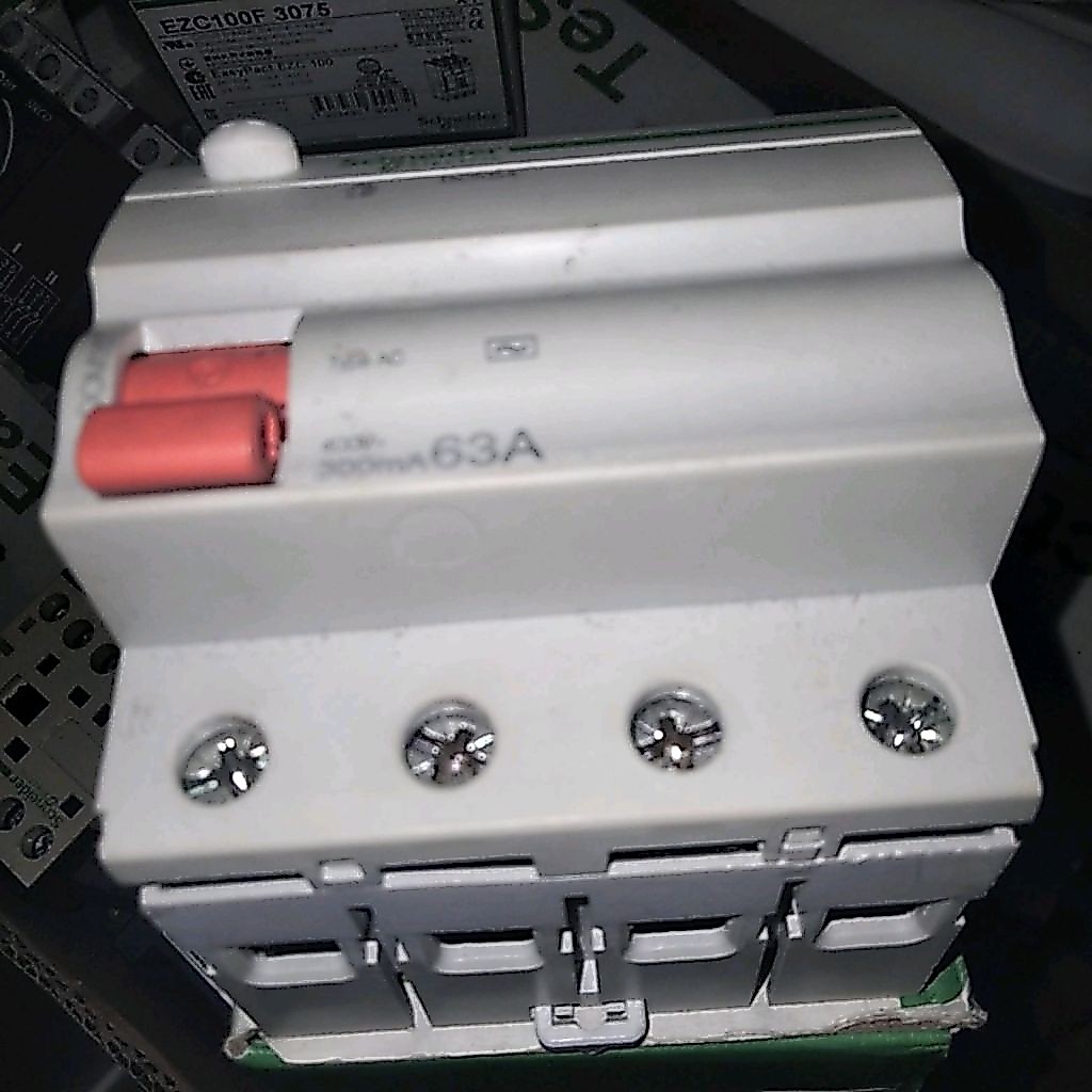 RCCB DOME 4POL 63A...30MA...300MA SCHNEIDER
