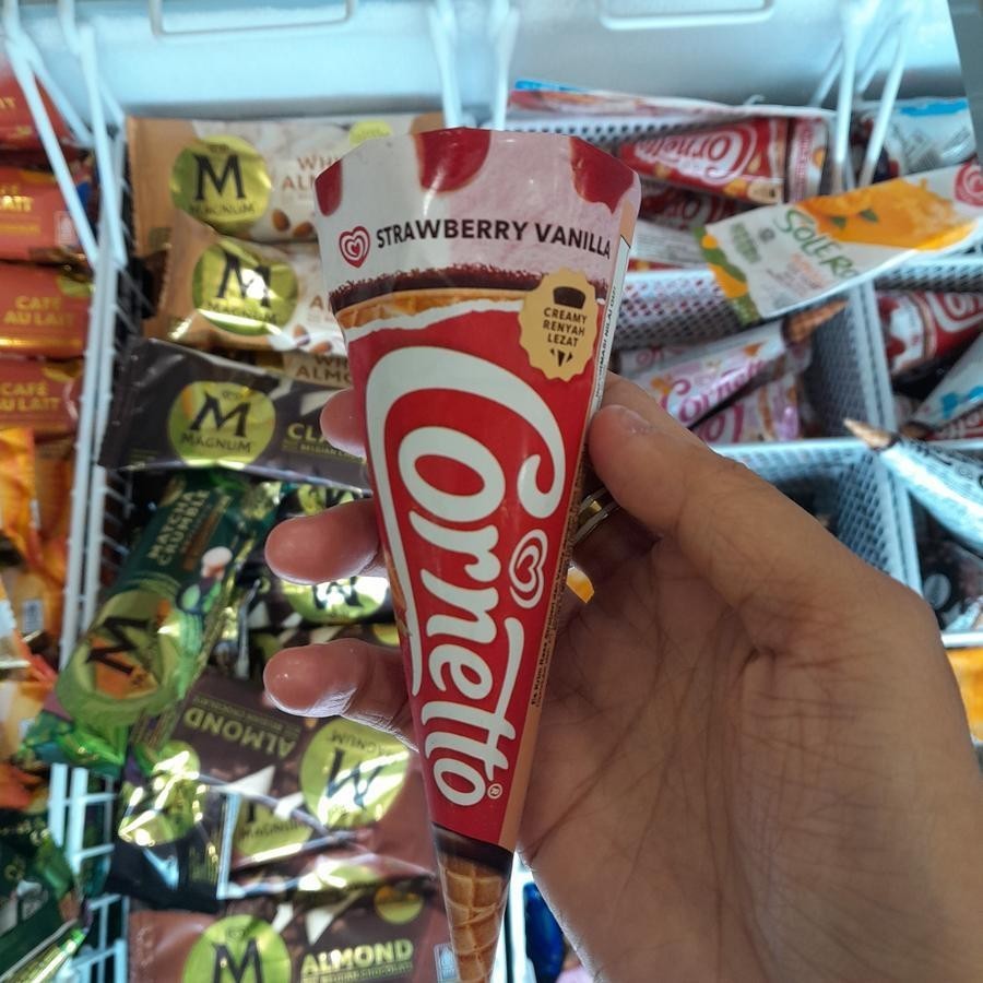 Wall's CORNETTO Ice Cream Es Krim Rasa Stroberi Vanila