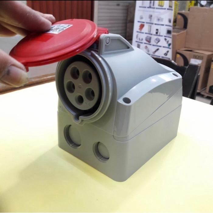 Sourface mounting legrand 3phase 5pin 16A ip44