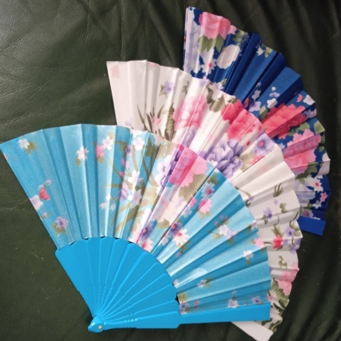 Kipas Tangan Lipat / Kipas Tari Plastik Motif Lukisan Gambar Bunga