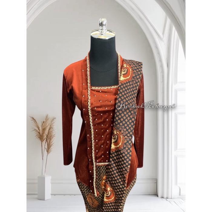 Setelan Kebaya Kutu Baru Parel Warna Teracotta / Kebaya + Selendang + Jarik Wiru - Setelan teracotta