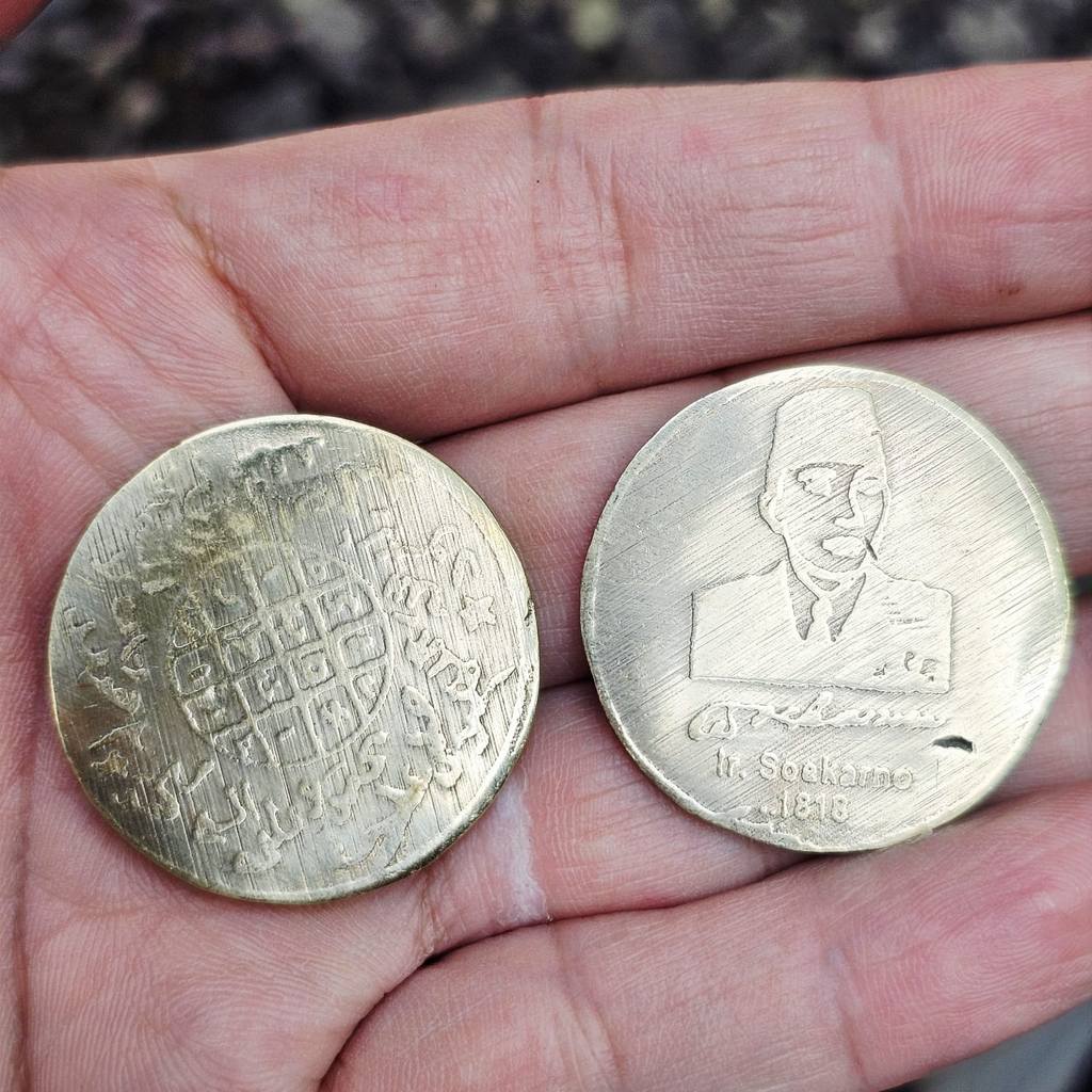 Dika Acc. Koin Kuno Soekarno / Sukarno Warna Emas Model Koin Emas Kuno - Bahan Tebal & Artistik