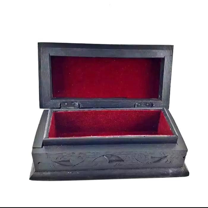 kotak Box kayu ukir tempat pusaka/barang antik