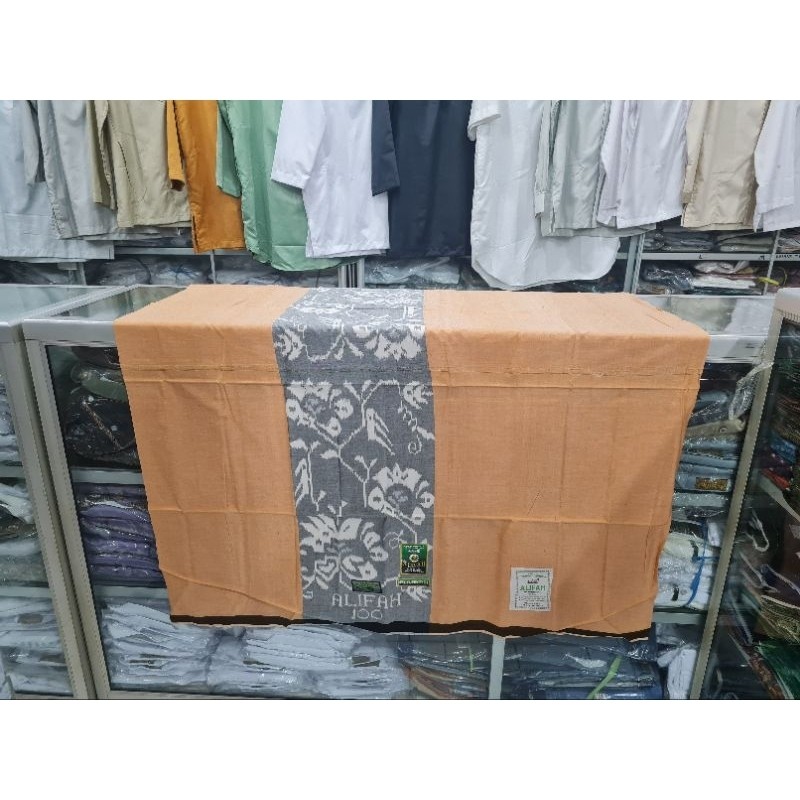 Sarung Tenun Alifah Mesres Polos Tumpal Kembang