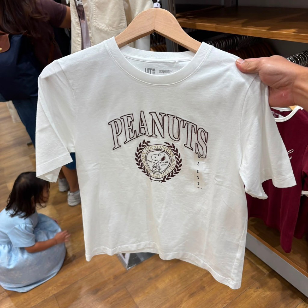 Jastip. Tshirt Uniqlo X Peanuts (Woman) Kaos Unisex