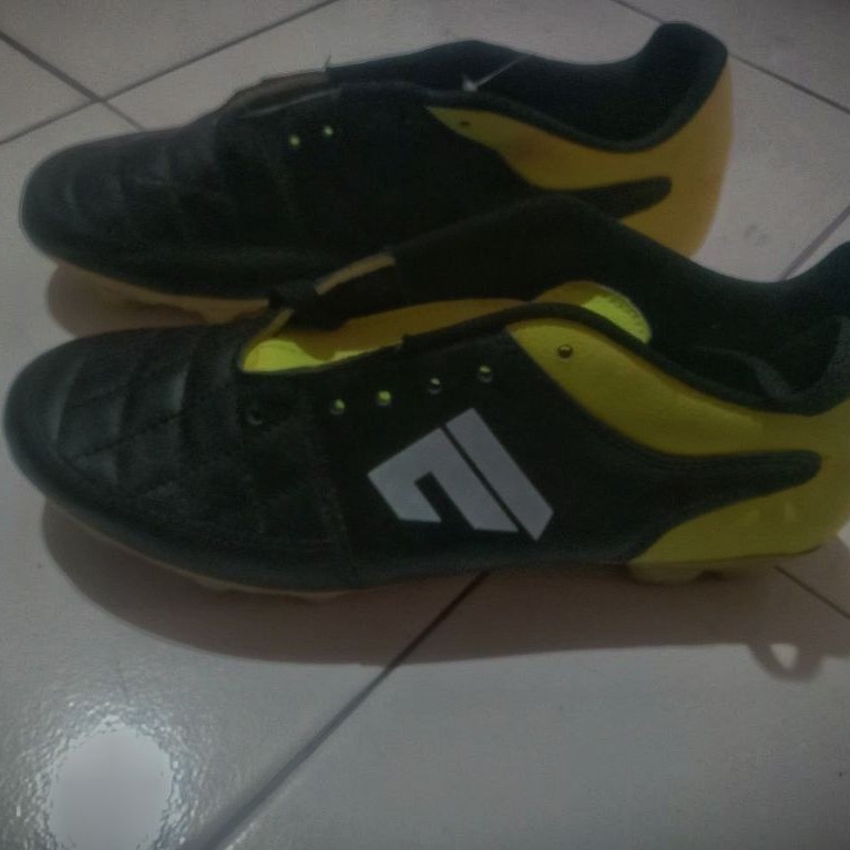 Sepatu Bola Garsel Original - Stok Lama Cuci Gudang