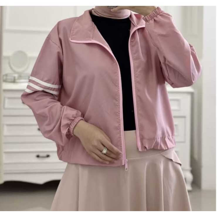Jaket Crop Wanita Trendy Garis Putih Ditangan / Jaket Parasut Sporty Olahraga Wanita