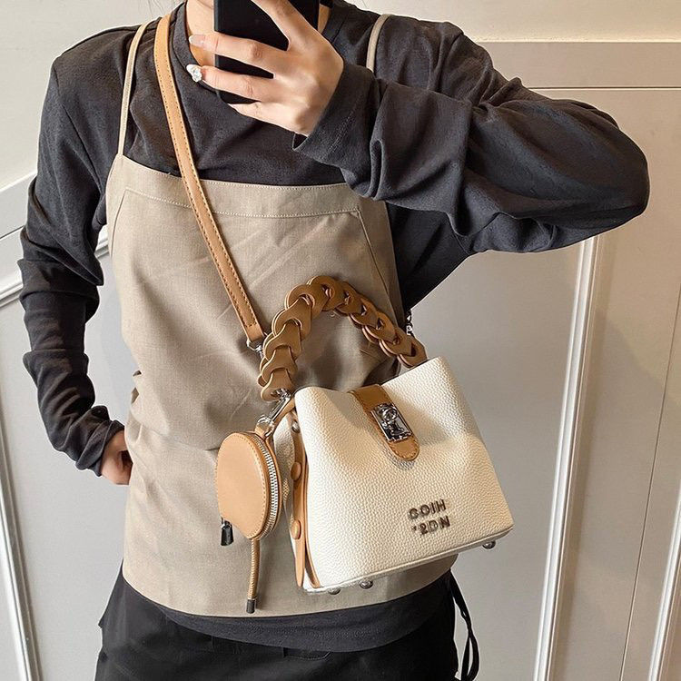 Tas Bahu Fashion Wanita Tas Ember Komuter Korea