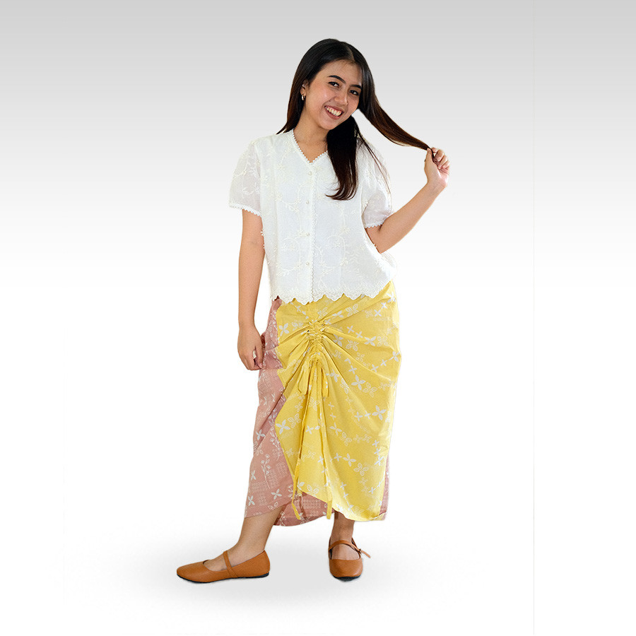 **Kanaya | Blus Lengan Pendek Semi Puff – Batik ENOM**