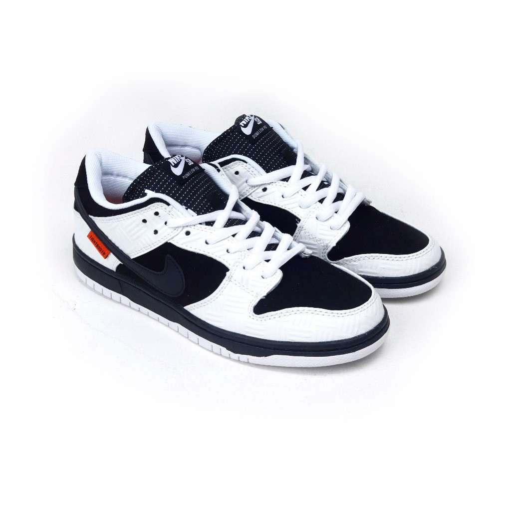 Nike SB Dunk Low Tightbooth