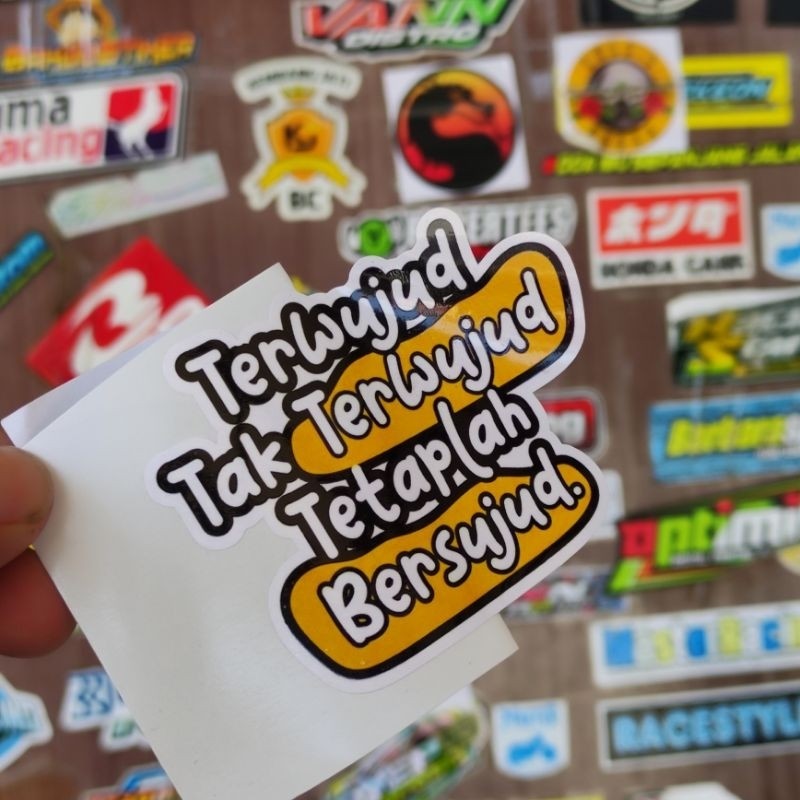 Stiker Terwujud Tak Terwujud Tetaplah Bersujud