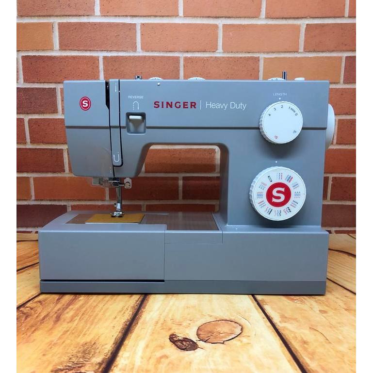 Mesin Jahit SINGER 4423 (portable multifungsi)