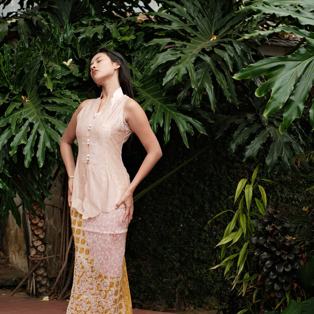 KARTINIS - ARUM HALTER TOP KEBAYA