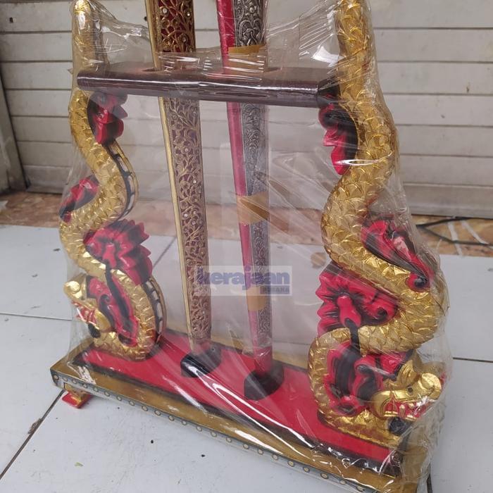 Jagrak tempat pusaka sunggingan naga