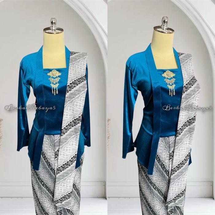 Setelan Kebaya Kutu Baru Bludru Warna Emerald Blue / Kebaya + Selendang + Jarik Wiru Plisket Motif S