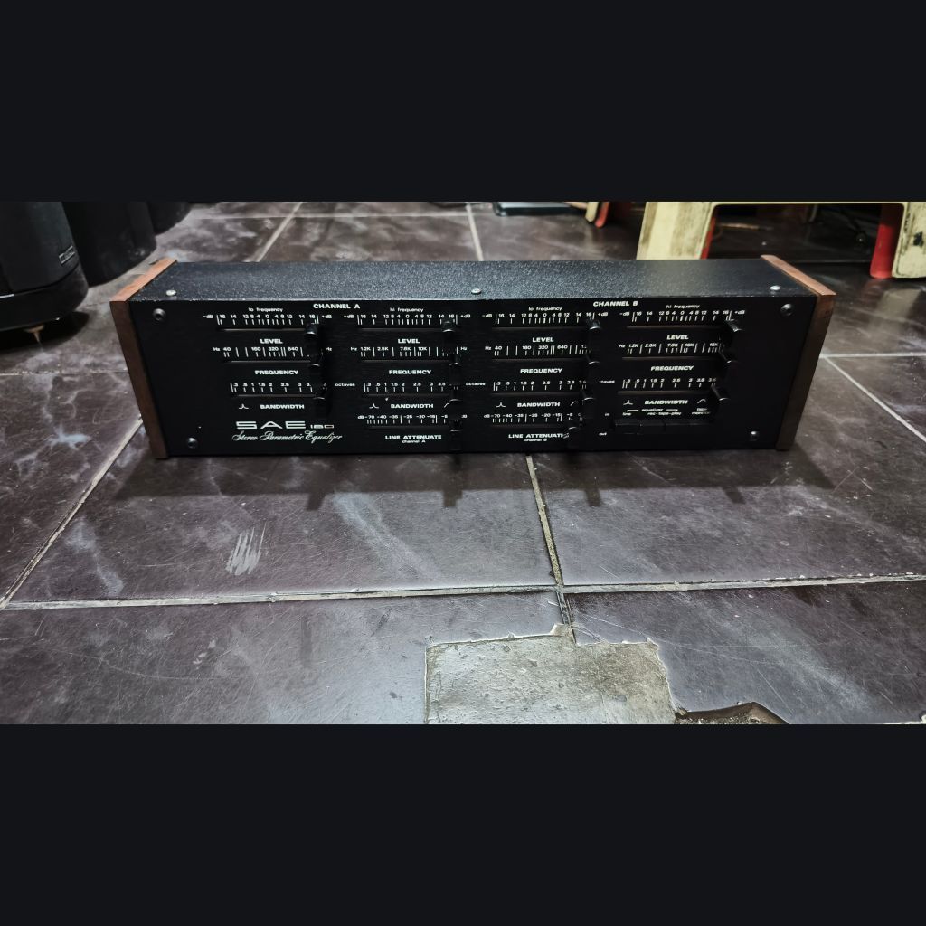 Equalizer Parametrik SAE 180