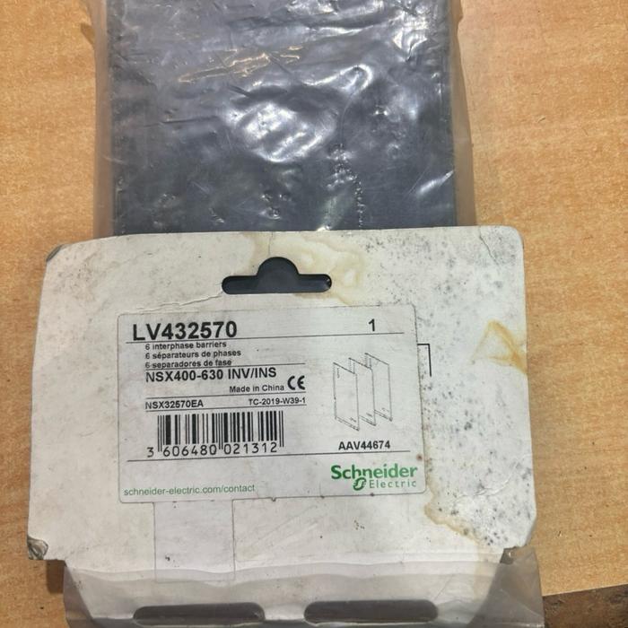 Schneider Electric LV432570 Interphase Barriers 6P-LOT 400-630A untuk NSX400-630 INV/INS AAV44674