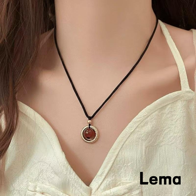 [Lema] Kalung wanita tali hitam liontin cincin emas batu merah bulat desain unik elegan serbaguna aw