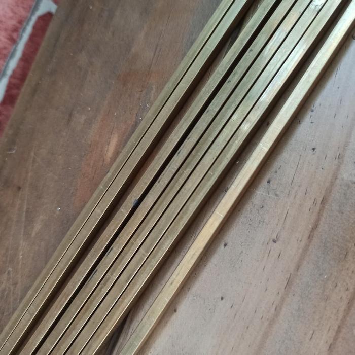 As Kuningan kotak/ nat lantai marmer dan granit 5mmx5mmx111