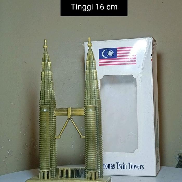 miniatur pajangan twin tower Petronas