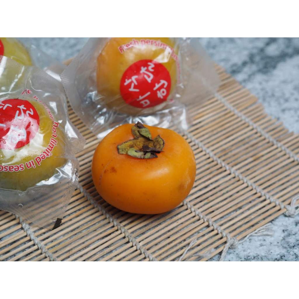 Kesemek Import (Persimmon) - Berat 500gr / Buah Manis Segar Siap Santap