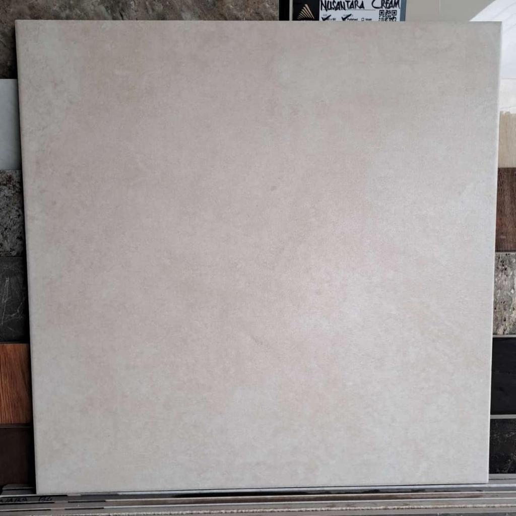 Keramik Mulia 50x50 tiera begie