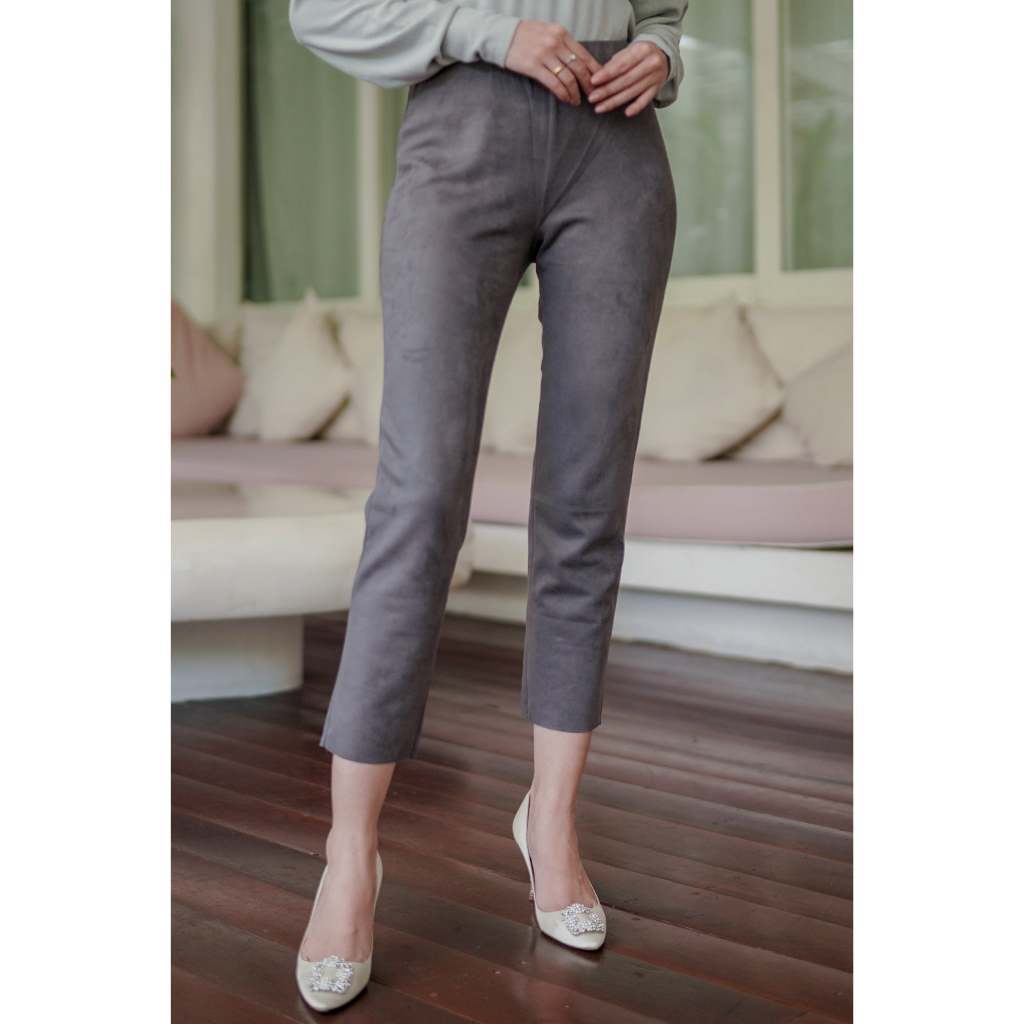 Benang Jarum - Suede Ankle Pants - Grey
