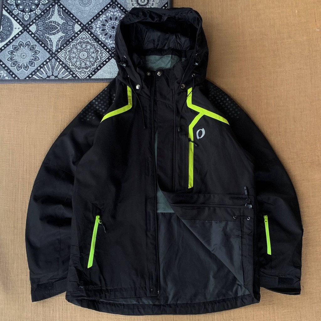 Jaket Gunung Onyone size L (seperti baru) anti air
100% original 290726P