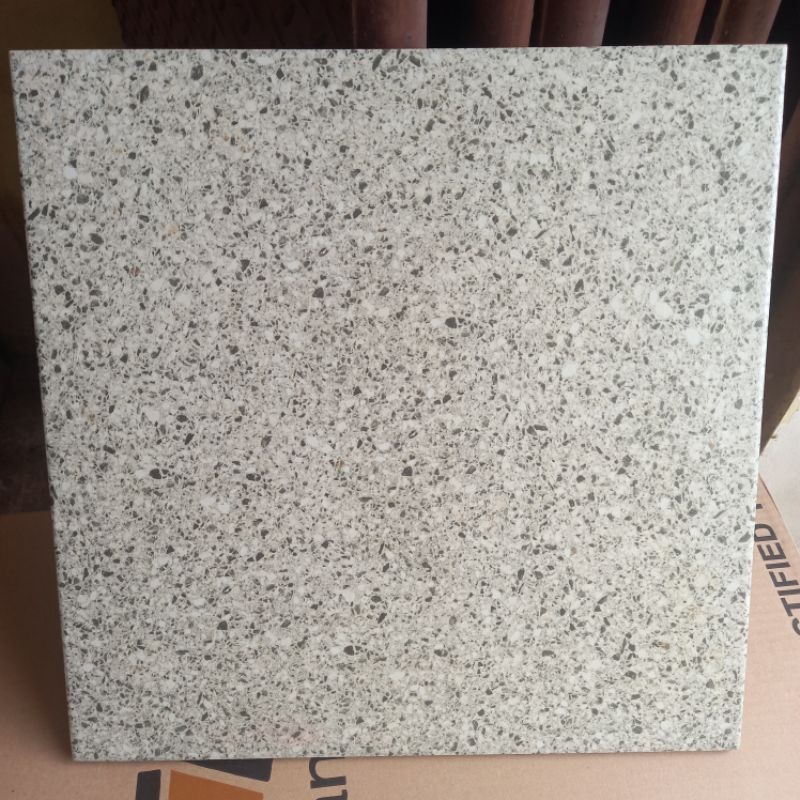 OMAHSETARA KERAMIK LANTAI 40X40 MOTIF TERASO ABU- GRANITO ABU -MULIA- KERAMIK LANTAI GARASI 4040