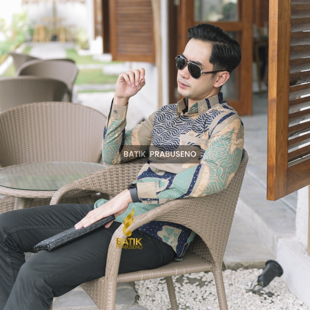 Batik Prabuseno - Batik Pria Lengan Panjang Slim Fit Motif Gandari Hijau