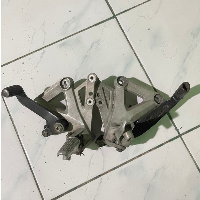 Footstep Depan Original Copotan CBR250RR