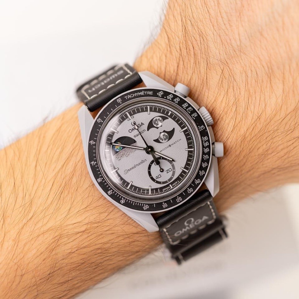 Swatch x Omega Bioceramic MoonSwatch Mission to Earthphase. ORIGINAL, Kondisi Baru