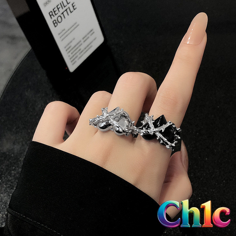 [Ch1c] Cincin Adjustable Desain Hati Hitam Berduri, Gaya Gothic Edgy dengan Sentuhan Mewah A17