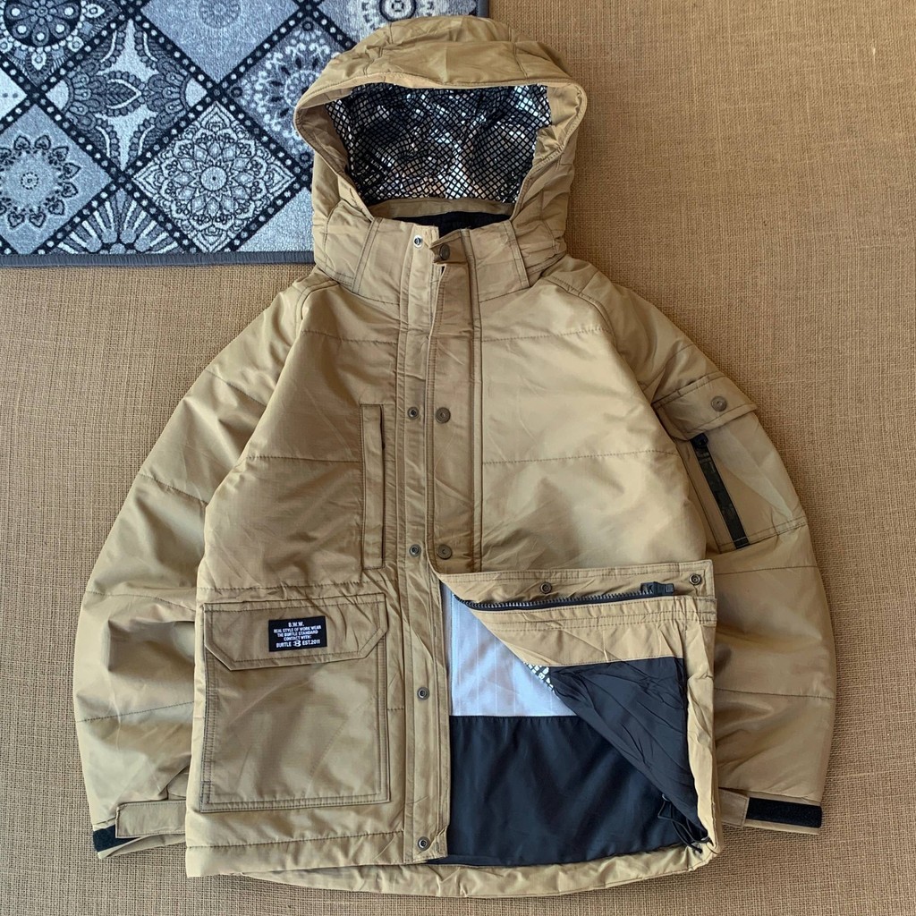 jaket Burtle size S (seperti baru)
100% original 250826F
