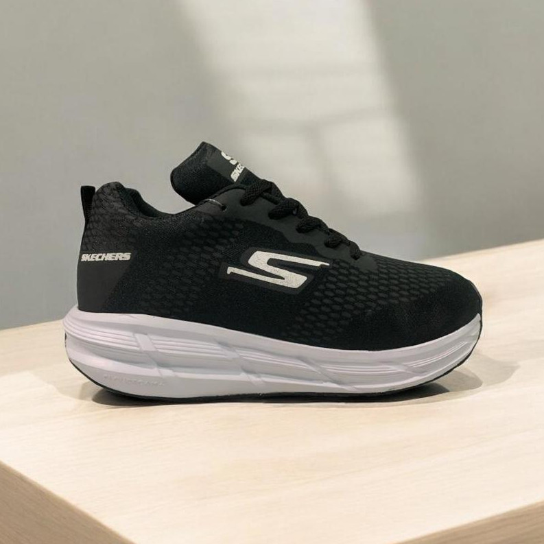 sepatu skechers pria dan wanita hitam putih