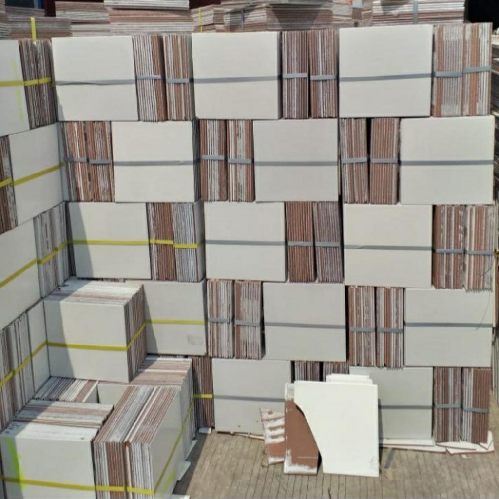 keramik iketan 30x30 putih polos glossy kilap