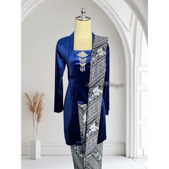 Setelan Kebaya Kutu Baru Model Tunik Panjang / Kebaya + Selendang + Jarik Wiru Plisket Motif Parang 