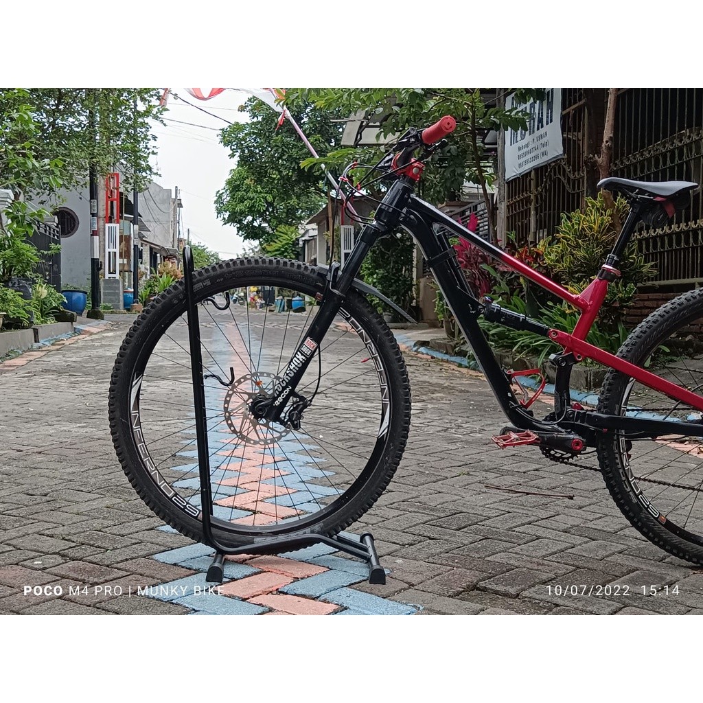 Foto Paddock stand standar jagrak sepeda Universal tipe L bisa MTB RB Seli ban 26 27 & 29er