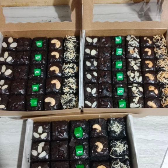 fudgy brownis,, brownis sekat premium,,, brownis,,, brownis panggang